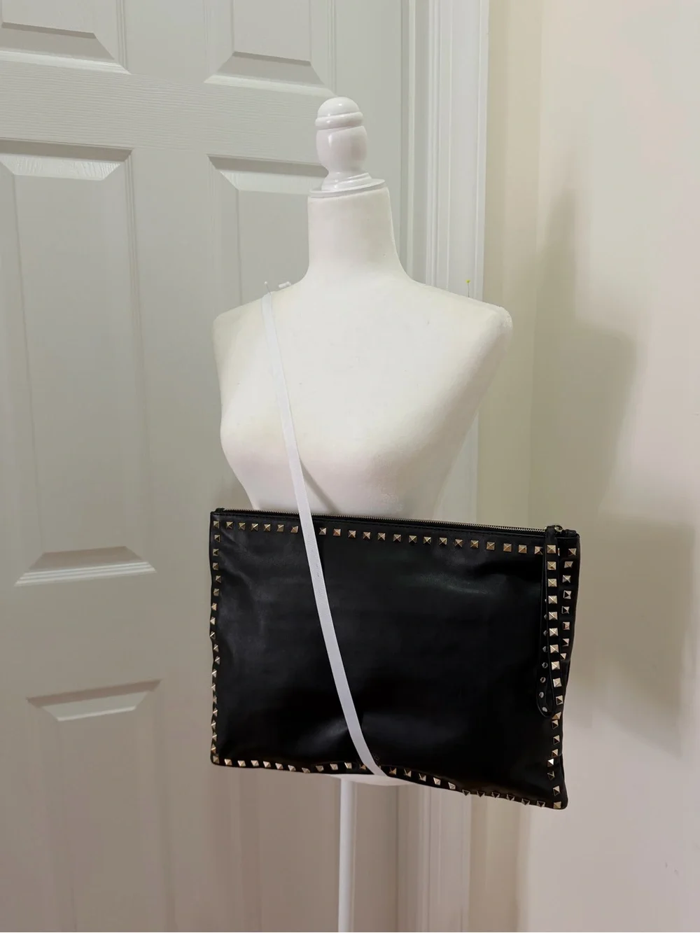 Authentic Valentino Garavani Rockstud Large Leather Clutch